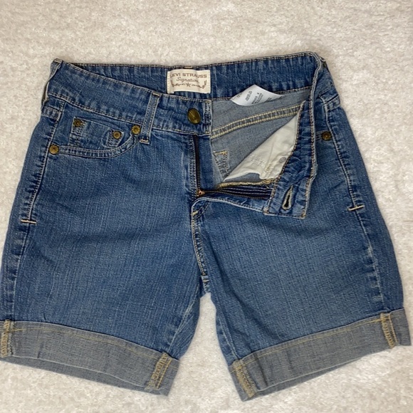 Levi’s Signature cuffed denim shorts - Picture 5 of 8